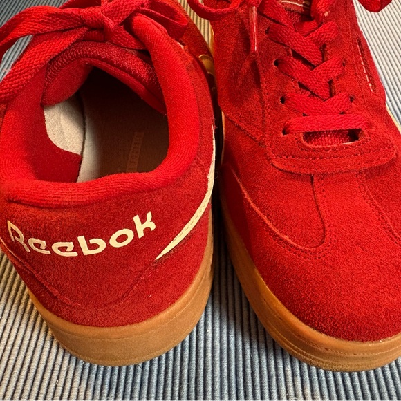 Suede Reeboks - worn once - Picture 4 of 5